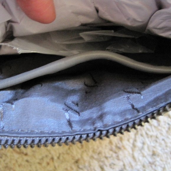 NWT Simply Vera Vera Wang gray wristlet - Picture 10 of 13